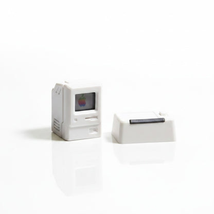 Clackycharm witte Macintosh retro artisan keycap in de vorm van een vintage computer voor mechanische toetsenborden.